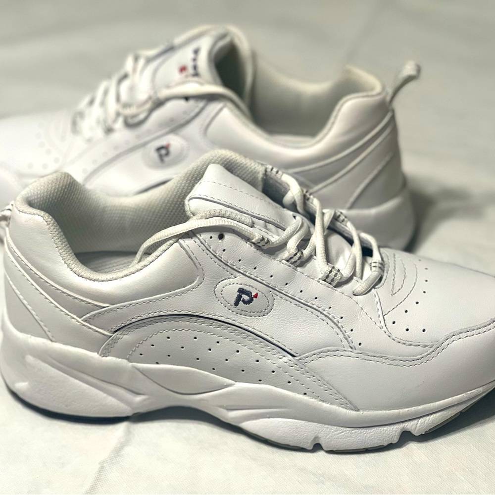 Size 8- Propet WPED8 Stability Walker White- Shock Absorber Walking Shoes